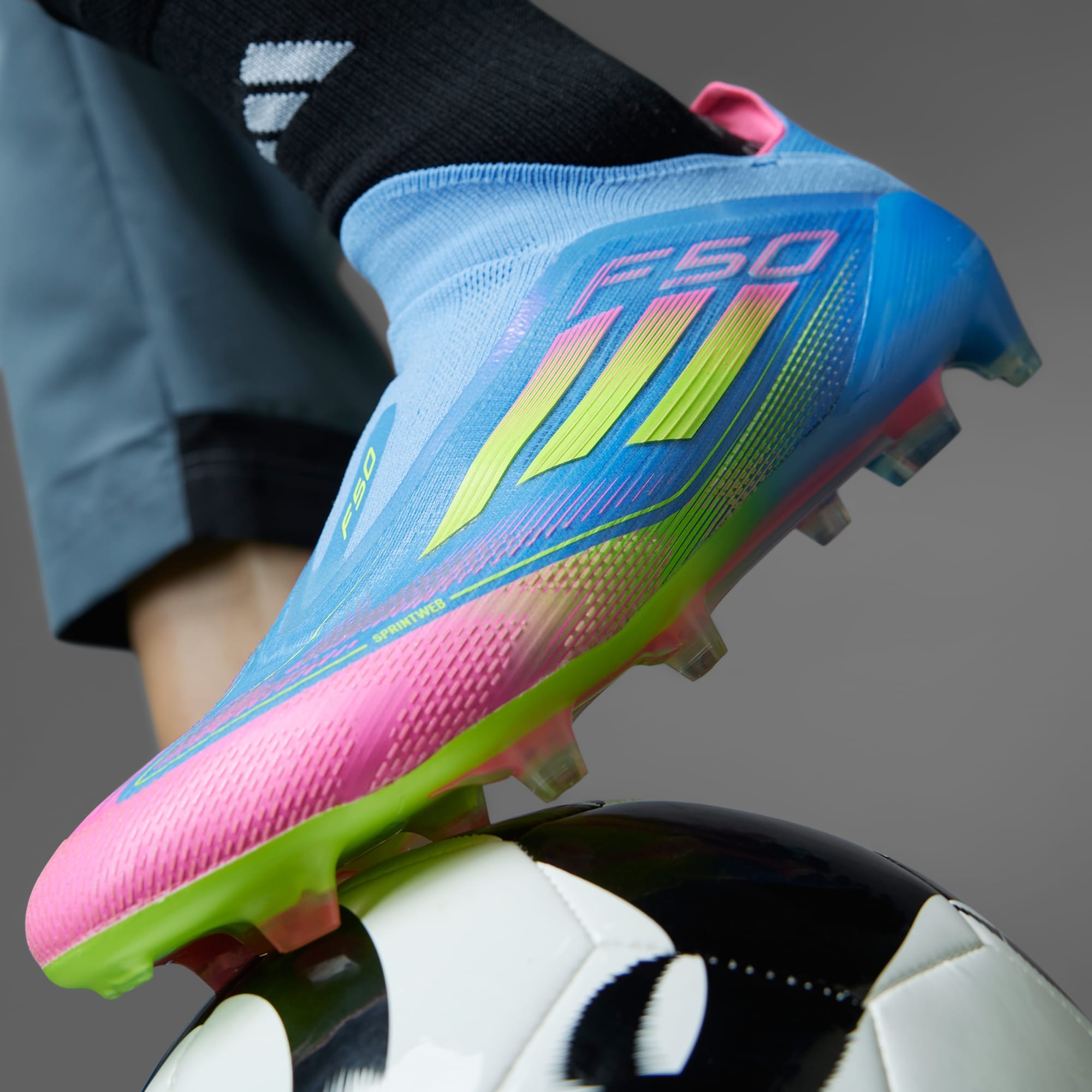 Botín de Fútbol F50 Elite Laceless FG Azul/Rosa