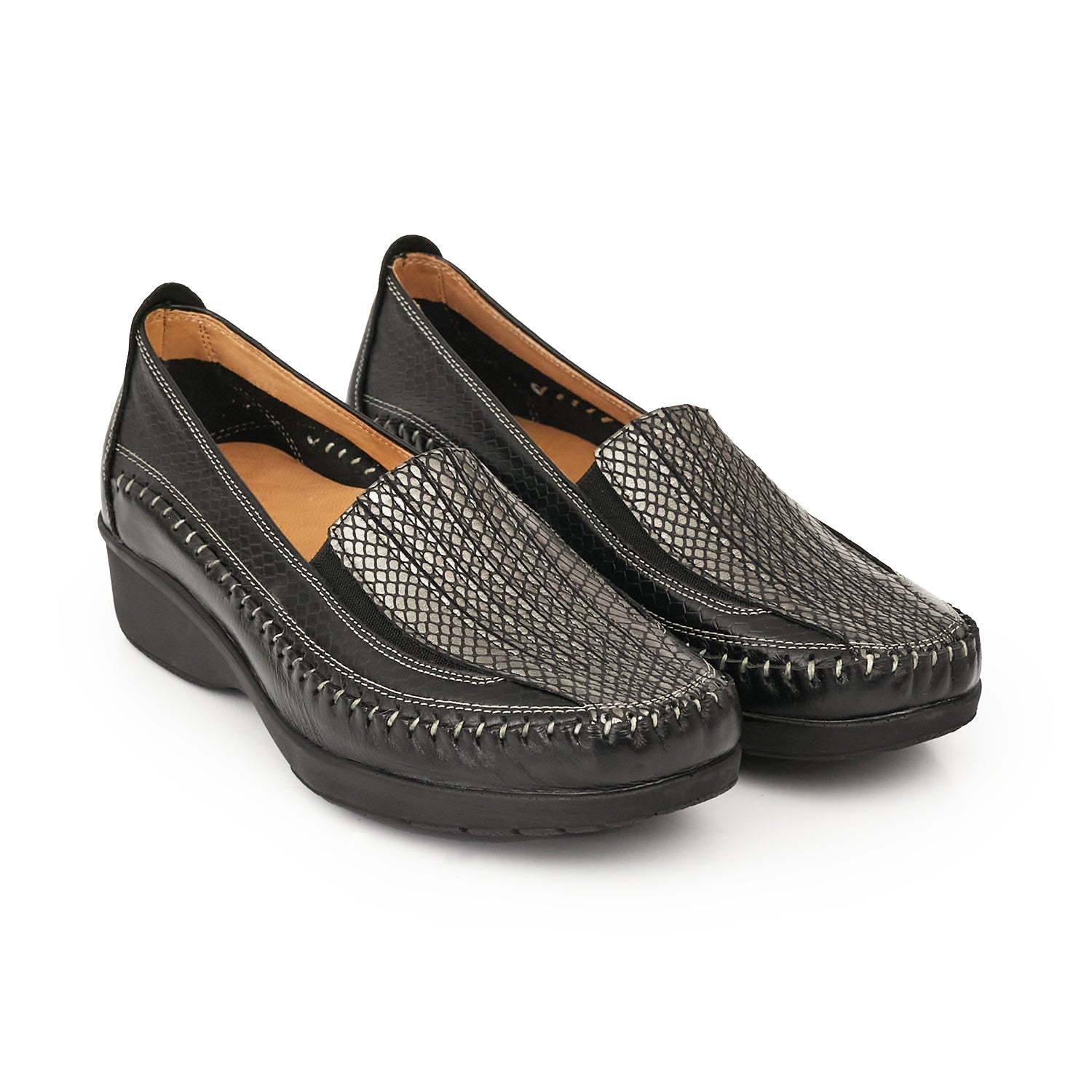 MOCASIN LUQUE NEGRO Y PELTRE