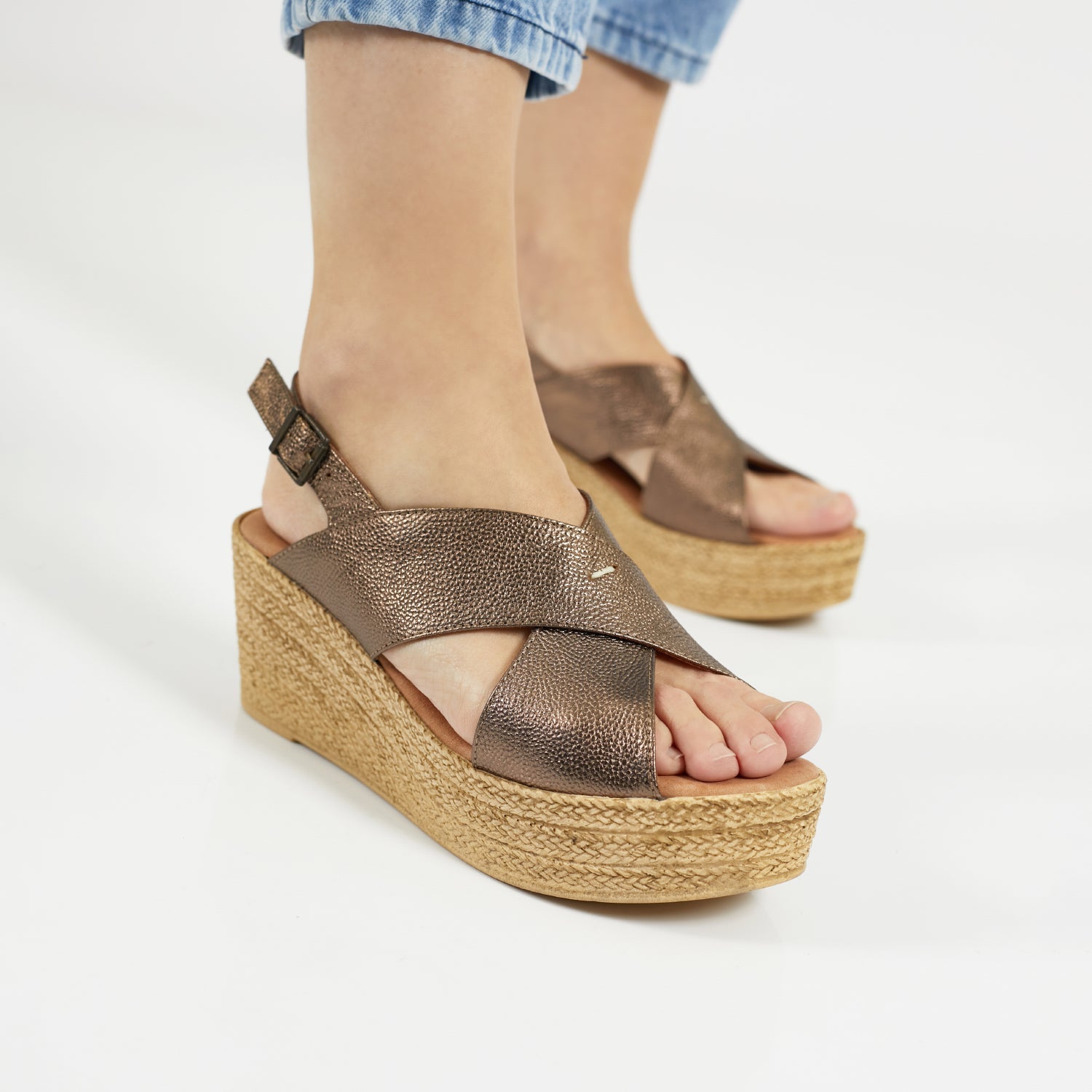 SANDALIA MENDU BRONCE