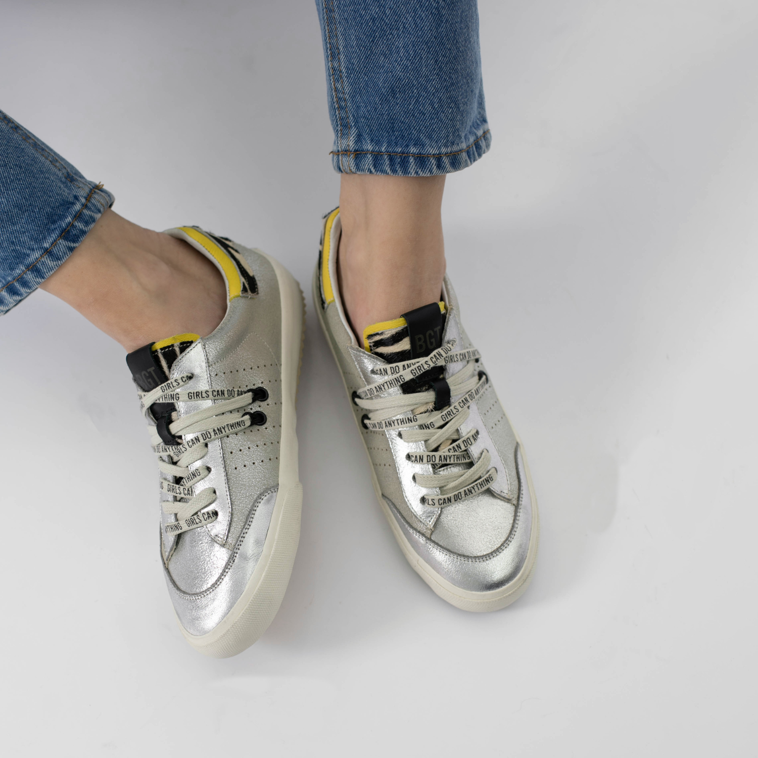 ZAPATILLA FRIDAY PLATA