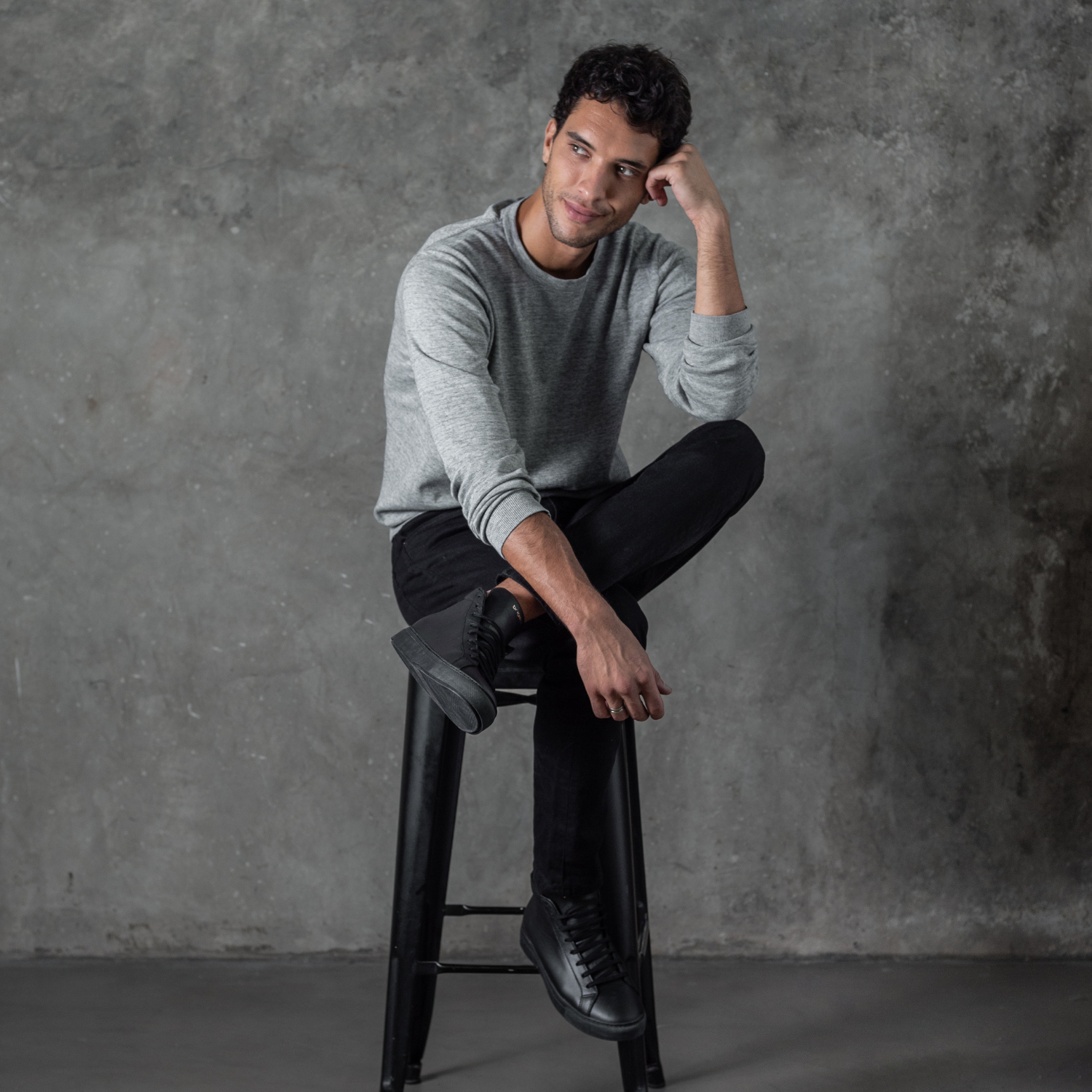 ZAPATILLA ROMAN NEGRA