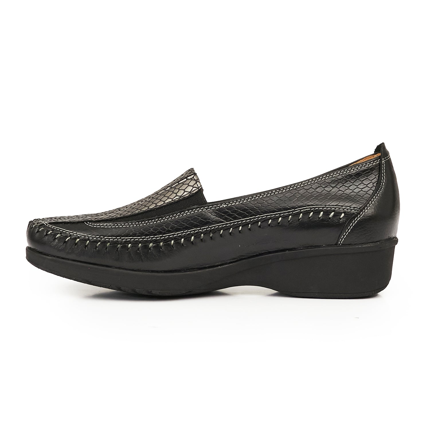 MOCASIN LUQUE NEGRO Y PELTRE